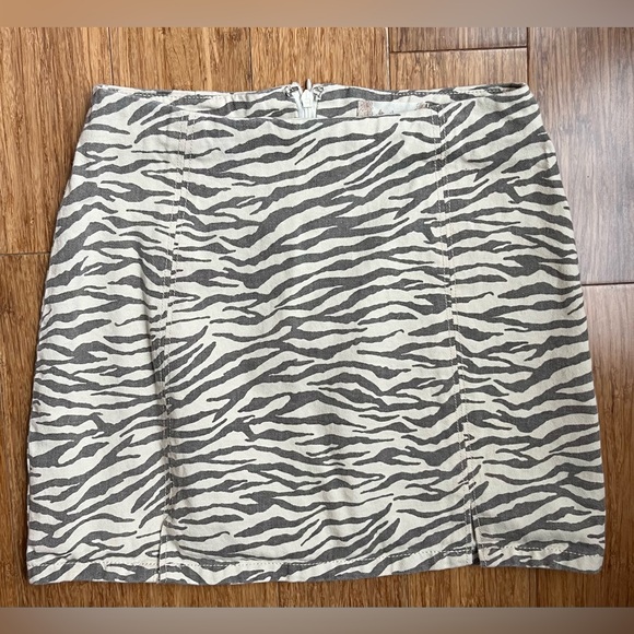 Alter’d State corduroy Denim Zebra Maroon Scalloped Skirt Size XS Bundle - Picture 6 of 11